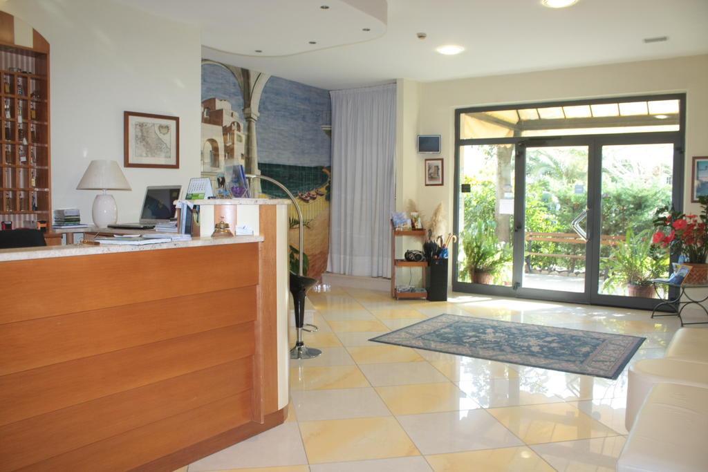Hotel Lido فاستو المظهر الخارجي الصورة